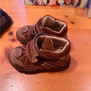 Primigi Brown Kids Boots with Cream Accents Size 8